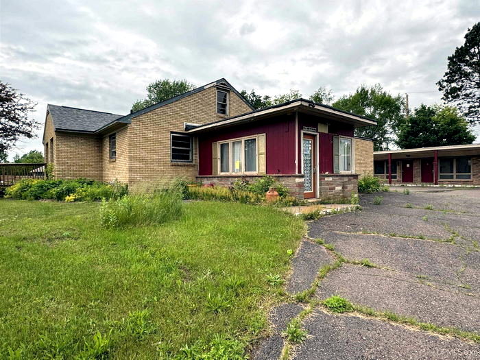 Crestview Motel (Crest View Motel) - Real Estate Listing Photo (newer photo)